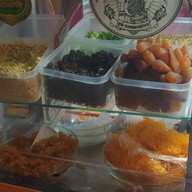 เมนูของร้าน ขนมเบื้องนายแว่น รพ.กลาง