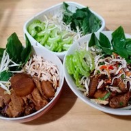 ร้าน ผัดไทออมสิน