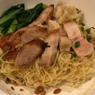 เมนูของร้าน 60 ปีบะหมี่เกี๊ยวทำเอง  (เลย บางแค ซ.9 เล็กน้อย)เจ้าเก่าสี่แยกหนองใหญ่