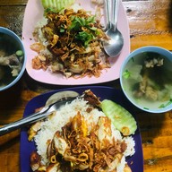 โอเล่ข้าวมันไก่ทอดขมิ้น