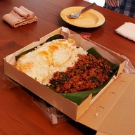 เมนูของร้าน กะเพราพริกแห้ง สะพานพระนั่งเกล้า