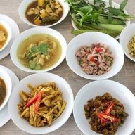 ข้าวแกงปักษ์ใต้ป้าเกษร(ศูนย์อาหาร เซ็นจูรี่ ชั้นB )