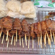หมูปิ้งสมุนไพรนมสด (เจ้าดั้งเดิม)