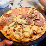 Thin Thin  Pizza Kadfarang กาดฝรั่ง