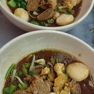 ก๋วยเตี๋ยวเรืออยุธยา ของแท้อร่อยมาก หม้อดิน (เชอร์รี่เจ้าเก่า ทอ.) ซอยสายไหม7