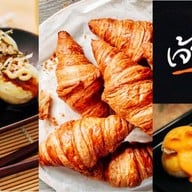 ทาโกยากิ-ครัวซอง-ขนมเปี๊ยะ(เจ้าถิ่น)