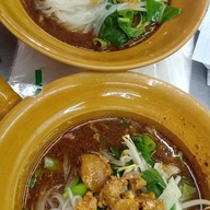 ก๋วยเตี๋ยวเรืออยุธยา ของแท้อร่อยมาก หม้อดิน (เชอร์รี่เจ้าเก่า ทอ.) ซอยสายไหม7