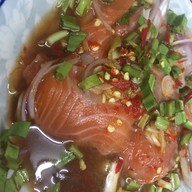 เมนูของร้าน ออนชอน หมูปลาร้า ยำ ส้มตำ อาหารตามสั่ง ราชดำเนิน ราชดำเนิน