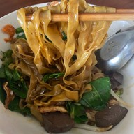 ก๋วยเตี๋ยวหน้าโรงเรียนสุพรรณภูมิ