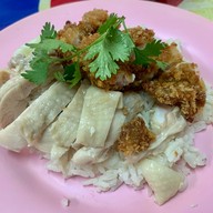ตี๋ใหญ่ข้าวมันไก่และข้าวขาหมู สาขาไทรน้อย เรื่องข้าวมันไก่ โปรดไว้ใจเรา