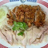 ตี๋ใหญ่ข้าวมันไก่และข้าวขาหมู สาขาไทรน้อย เรื่องข้าวมันไก่ โปรดไว้ใจเรา