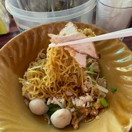 ก๋วยเตี๋ยวหัวโค้ง เขาหลัก