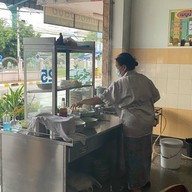 ก๋วยเตี๋ยวหน้าโรงเรียนสุพรรณภูมิ