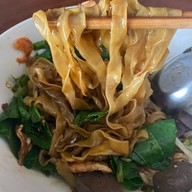 ก๋วยเตี๋ยวหน้าโรงเรียนสุพรรณภูมิ