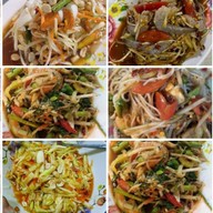 ส้มตำโต้รุ่ง (ในตลาดโต้รุ่งเจ้าเก่า)