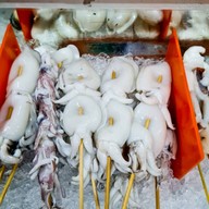 หมึกดำ หน้า ม.แม่โจ้(ปลาหมึกย่าง เห็ดออรินจิย่าง)