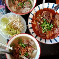 ก๋วยจั๊บญวนคุณปุ๋ย สนามบินน้ำ