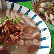 ก๋วยจั๊บญวนคุณปุ๋ย สนามบินน้ำ