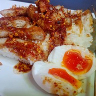 เมนูของร้าน ข้าวหมูทอด ตั้ง ตัว ฮะ เพชรเกษม77