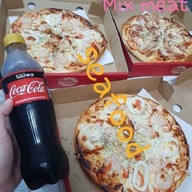 Sunshine Pizza 😋 very delicious with the best cheese สุขสวัสดิ์