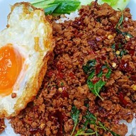 บังเครา  กะเพราเนื้อฮาลาล ลาดพร้าว94