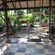 บ้านไม้ในสวน