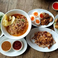 ข้าวหมูทอด ตั้ง ตัว ฮะ เพชรเกษม77