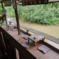 บรรยากาศ ก๋วยเตี๋ยวปลาอัมพวา