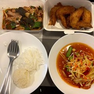 ครัวอีสานมีสกุล - ส้มตำ ยำแซ่บ สาขาเจ้าของแบรนด์ (ร้านผู้ชายขายหอยเก่า)