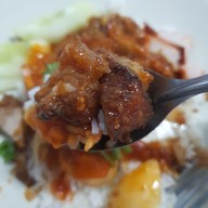 เมนูของร้าน ข้าวหมูแดงเรือเมล์