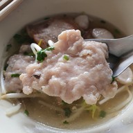 เมนูของร้าน ก๋วยเตี๋ยวหมูเด้งเฮียเจี๊ยบ