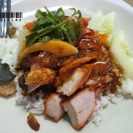 เมนูของร้าน ข้าวหมูแดงเรือเมล์