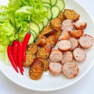 มาดามไส้อั่ว ปิ่นเกล้า