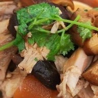 นายอู๊ดข้าวขาหมูและบะหมี่หมูแดง ก๊วยเตียวต้มยำ แสนสบาย พระราม4