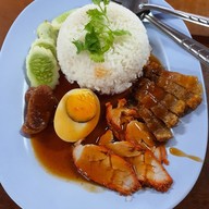 เมนูของร้าน ไต่ฮง นครปฐม หนองดินแดง