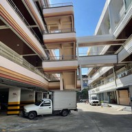 SOMETHIN' BLACK coffee & bakery พระโขนง คลองตัน