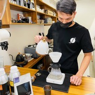 SOMETHIN' BLACK coffee & bakery พระโขนง คลองตัน