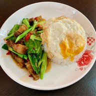 ราดหน้าหมูหมักเจ้าเก่าเขาตาโล