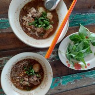 เมนูของร้าน ก๋วยเตี๋ยวเรือผู้ใหญ่เล