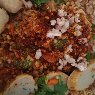 ก๋วยเตี๋ยวลุงหนวดต้มยำรสเจ็บ+น้ำใสและน้ำตก ไม่มีสาขา