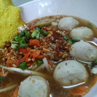 ก๋วยเตี๋ยวลุงหนวดต้มยำรสเจ็บ+น้ำใสและน้ำตก ไม่มีสาขา