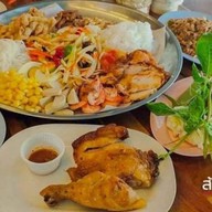 ส้มตำถาดครกไม้