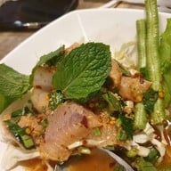 กินข้าวบ้านเพื่อน