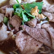ก๋วยเตี๋ยวเรือศรีสามพราน byน้าปู สาขาสนามจันทร์ นครปฐมหลัง รร.รอเวอร์
