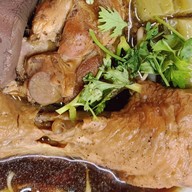 ก๋วยเตี๋ยวไก่ ฮักเส้นตุ๋น