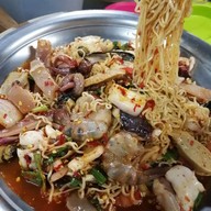 ส้มตำเอมมี่ปากระเบิด