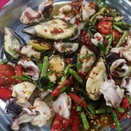 ส้มตำเอมมี่ปากระเบิด