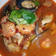 ส้มตำเอมมี่ปากระเบิด