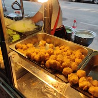 เมนูของร้าน เฮียปิงก๋วยเตี๋ยวต้มยำพริกเผาไข่ยางมะตูม สี่แยกบ้านแขก
