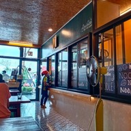 บรรยากาศ ก๋วยเตี๋ยวลูกชิ้นเรือ 3 รำ ปตท. กาญจนา - บรม